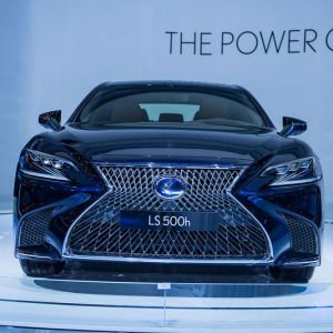 Lexus-LS500h-chinh-hang